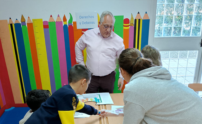 Un grupo de niños realizando una actividad sobre la discapacidad intelectual